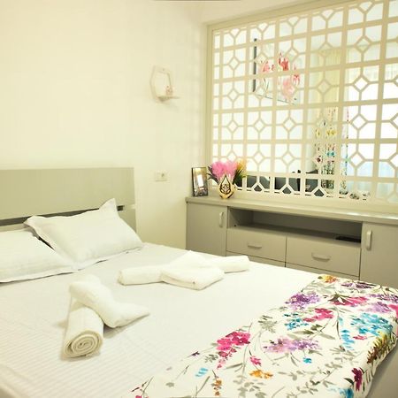 Cozy Flowers Studio - Fast Wi-Fi & Washer-Dryer Braşov Exteriör bild